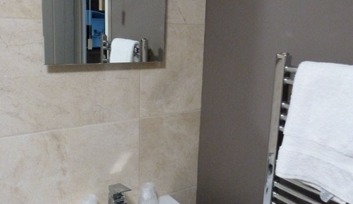 Suite, salle de bains attenante (Room 12 - Elder)