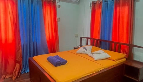 Chambre Double Standard, 1 lit double, non-fumeurs, salle de bains privée