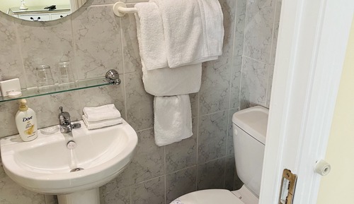 Chambre Double, salle de bains attenante