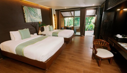 Chambre, côté jardin (Dakak)