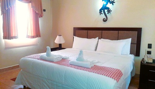 Chambre, 1 très grand lit, non-fumeurs