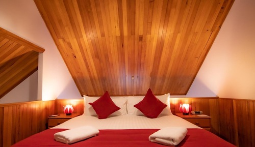 Loft (Heritage Style Cabin)