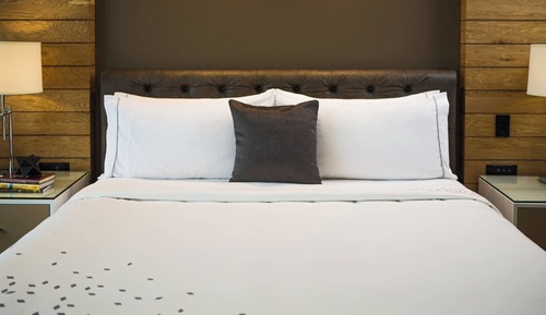 Chambre, 1 très grand lit