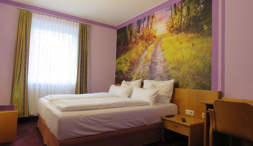 Chambre Double Confort, 1 très grand lit, non-fumeurs, balcon