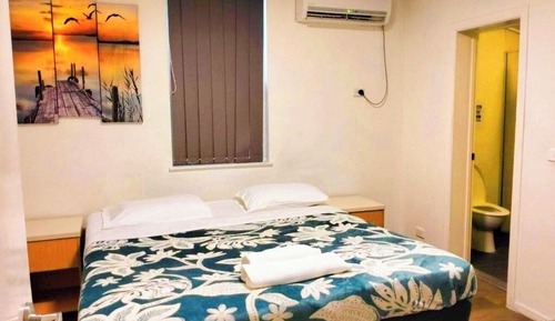 Chambre, 1 très grand lit