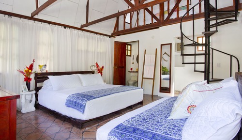 Cottage, vue piscine, en bord de piscine