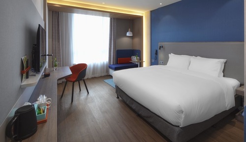 Chambre Standard, 1 très grand lit et 1 canapé-lit