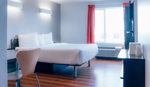 Chambre Standard, 1 grand lit, accessible aux personnes à mobilité réduite, non-fumeurs