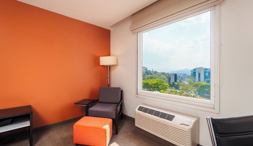 Chambre Standard, 1 très grand lit (Top Floor)