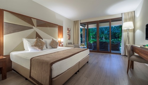 Lagoon Family Suite with One Bathroom
