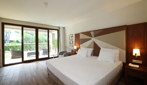 Lagoon Family Suite with Two Bathroom