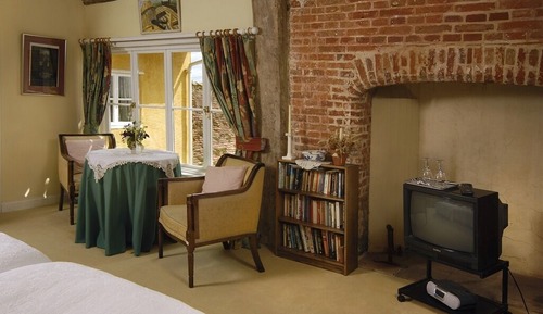Chambre avec lits jumeaux, salle de bains attenante