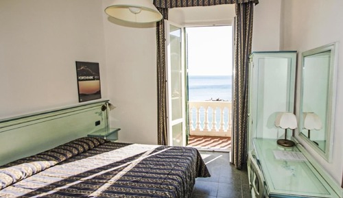 Chambre Triple, vue mer