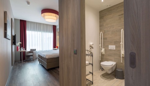 Chambre, 1 très grand lit, accessible aux personnes à mobilité réduite
