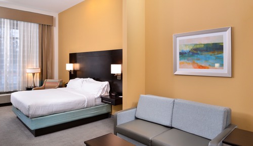 Suite, 1 très grand lit et 1 canapé-lit