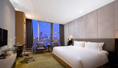 Chambre Standard, 1 très grand lit, vue fleuve