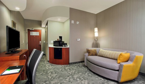 Chambre, 1 très grand lit et 1 canapé-lit (Mobility/Hearing Access, Roll-In Shwr)