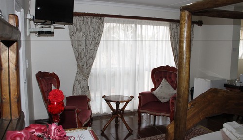 Chambre Double, salle de bains attenante, vue piscine