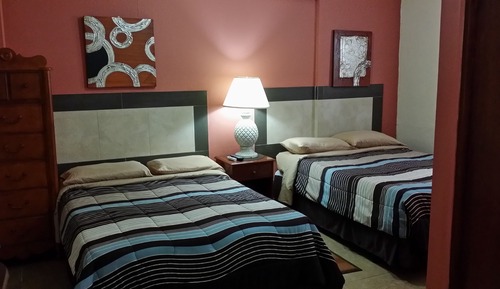 Chambre (2 Full Beds)