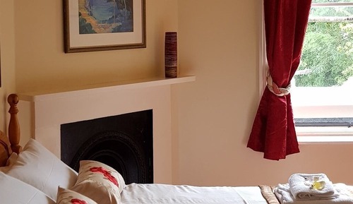 Chambre Double, salle de bains attenante ((bath w. shower-over))