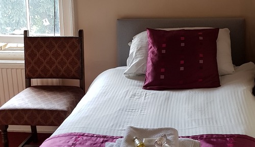 Chambre Simple, salle de bains attenante