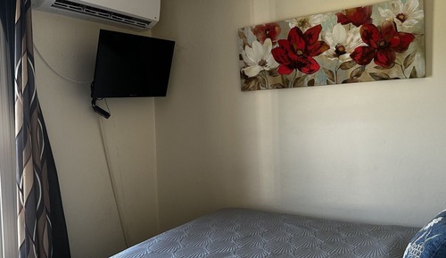 Unit 8 (Shared bath, Second floor)