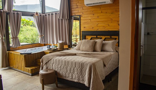 Chalet Romantique, 1 grand lit, baignoire à jets, vue montagne