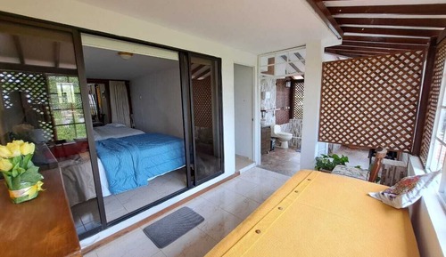 Chambre Familiale, plusieurs lits, non-fumeurs, vue jardin