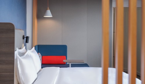 Chambre Standard, 1 très grand lit et 1 canapé-lit