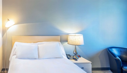 Chambre, 1 grand lit, accessible aux personnes à mobilité réduite, non-fumeurs