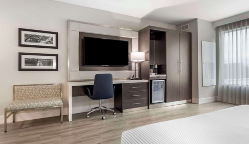 Chambre, 1 très grand lit et 1 canapé-lit, accessible aux personnes à mobilité réduite, non-fumeurs