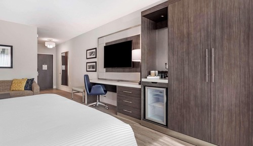 Chambre Standard, 1 très grand lit et 1 canapé-lit, non-fumeurs