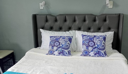 Chambre Double, 1 grand lit, balcon, vue jardin