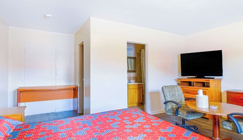 Chambre, 1 très grand lit, fumeurs