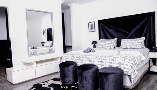Chambre Simple Exécutive, 1 très grand lit, balcon, vue piscine