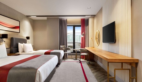 Chambre Supérieure, fumeurs (1 Queen Bed & 1 Twin Bed)