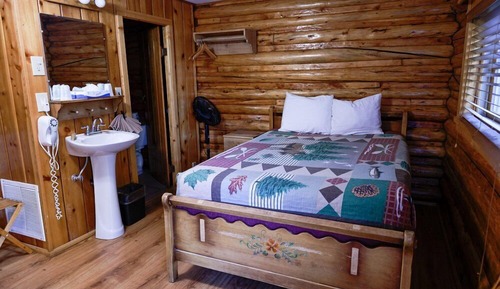 Cabane, plusieurs lits