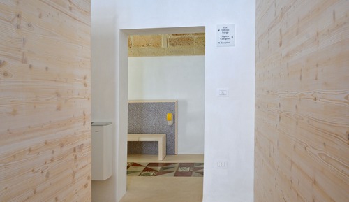 Chambre Double Confort, 1 très grand lit, salle de bains privée, vue jardin