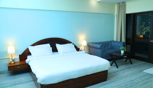 Chambre Deluxe, 1 très grand lit, vue piscine