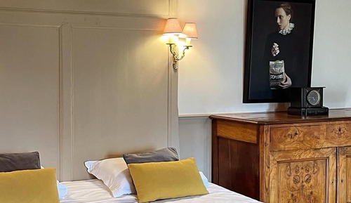 Suite Studio, cheminée, vue cour intérieure