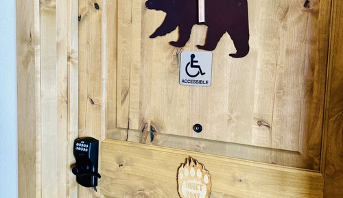 Chambre Simple, 1 grand lit, accessible aux personnes à mobilité réduite