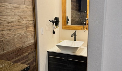 Chambre Simple, 1 très grand lit