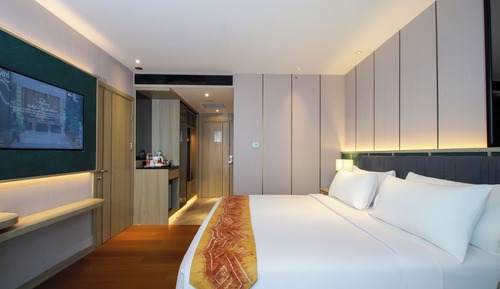 Chambre Simple Supérieure, 1 très grand lit, vue ville