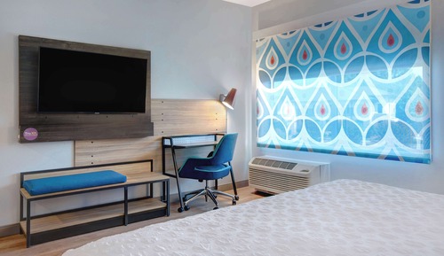 Chambre, 1 très grand lit (Mobility & Hearing, Roll-In Shower)