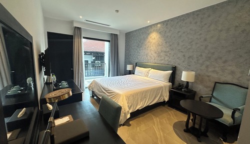 Chambre Double Supérieure, 1 très grand lit, vue colline