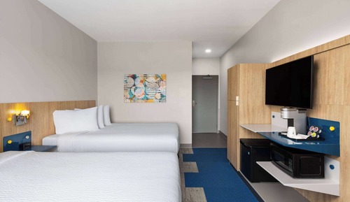 Chambre, 2 grands lits, non-fumeurs, baignoire