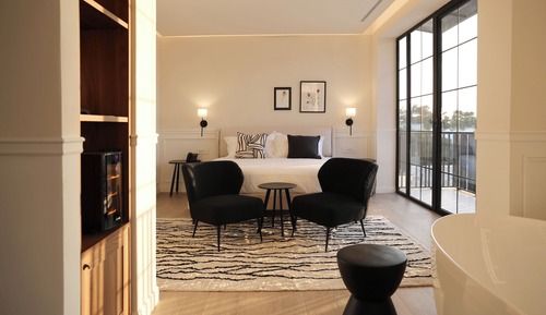 Suite Supérieure, 1 grand lit, baignoire, vue piscine