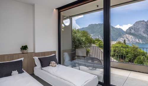 Suite Studio Junior, terrasse, vue partielle sur le lac