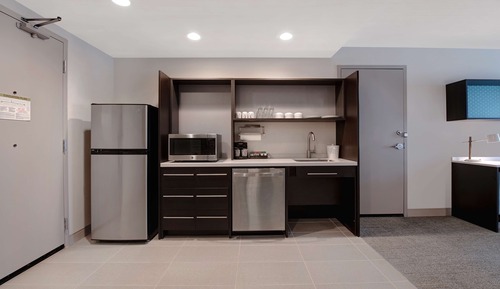 Suite Studio, 2 grands lits, accessible aux personnes à mobilité réduite (Roll-In Shower)