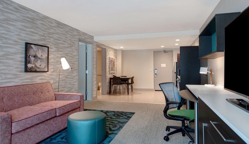 Suite, 1 très grand lit, accessible aux personnes à mobilité réduite (Roll-In Shower)